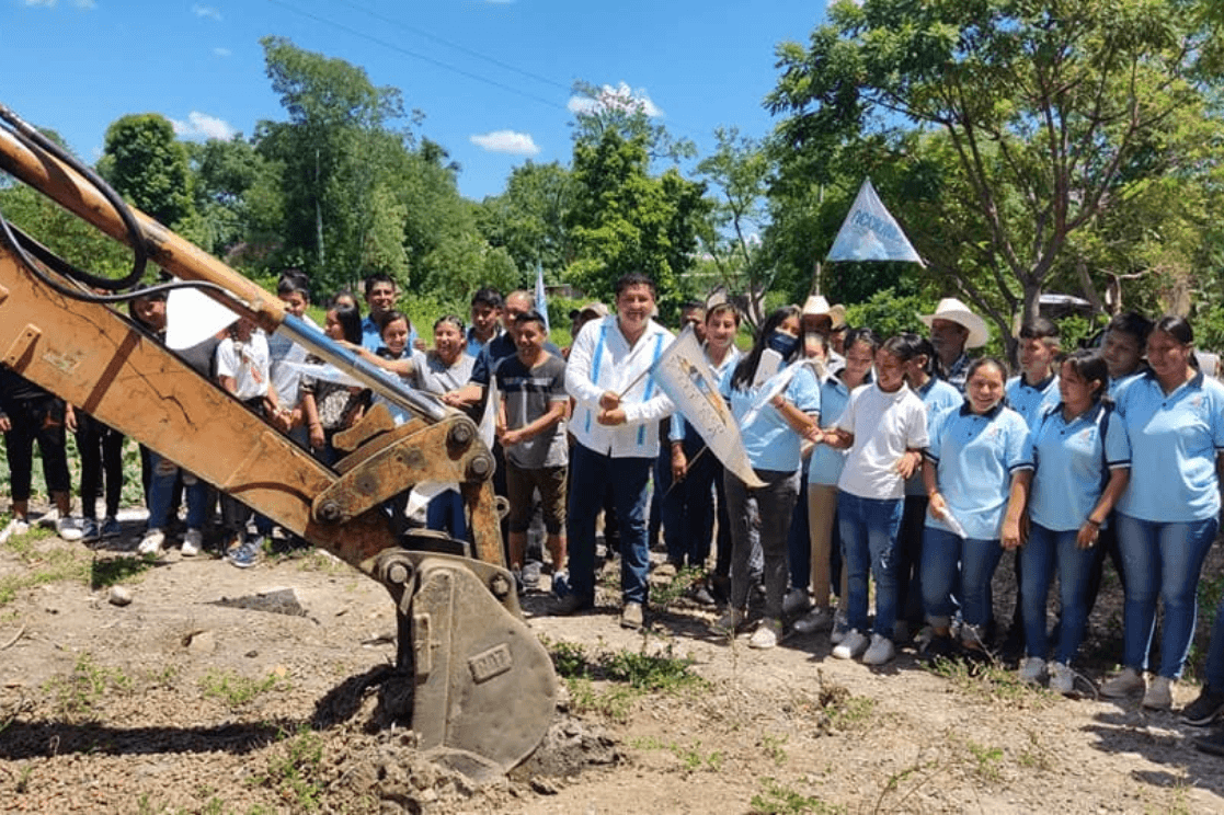 Inicio de obra de aula y módulo sanitario en Bachillerato Digital No.75 en la comunidad de la Máquina