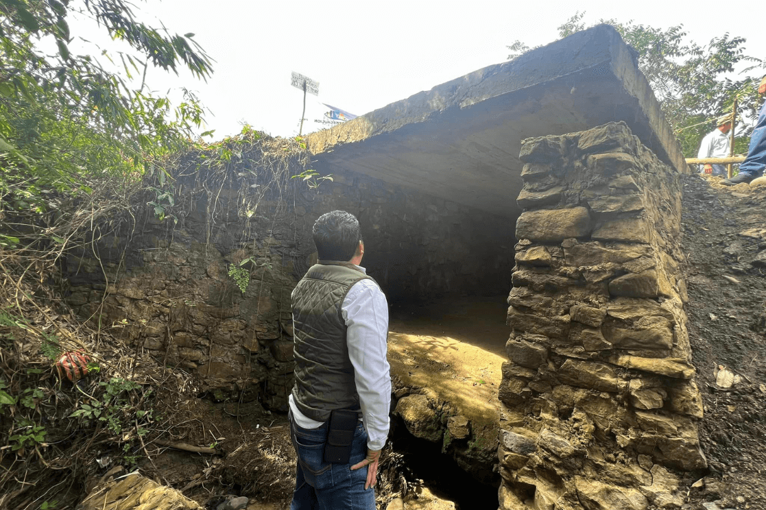 Construcción de paso vehicular en la localidad de "El Cerro Altamirano"