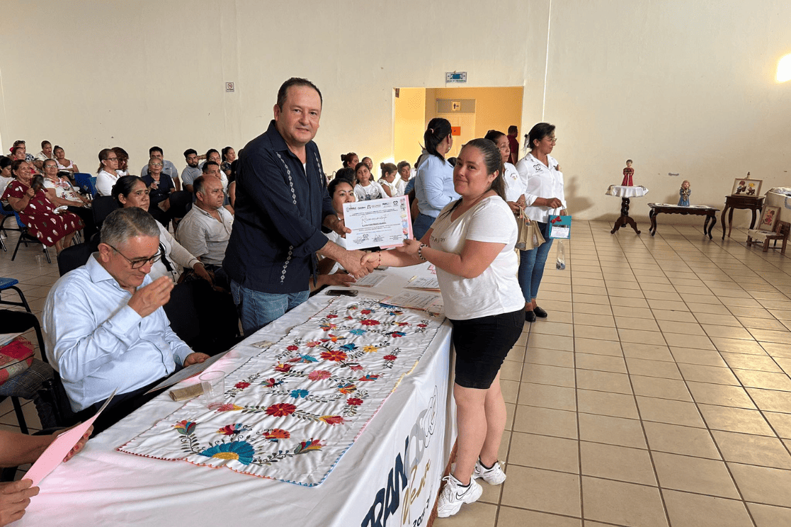 Clausura de los talleres del CECADE en Francisco Z. Mena